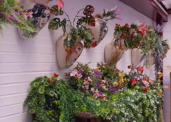 4C Cuatro CaminosHostal